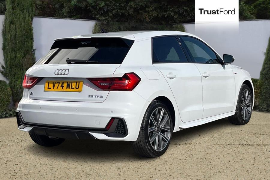 Audi A1 Photo autoimg-bcb1c10a480405969e46f8fafa56814920af4aee.jpg