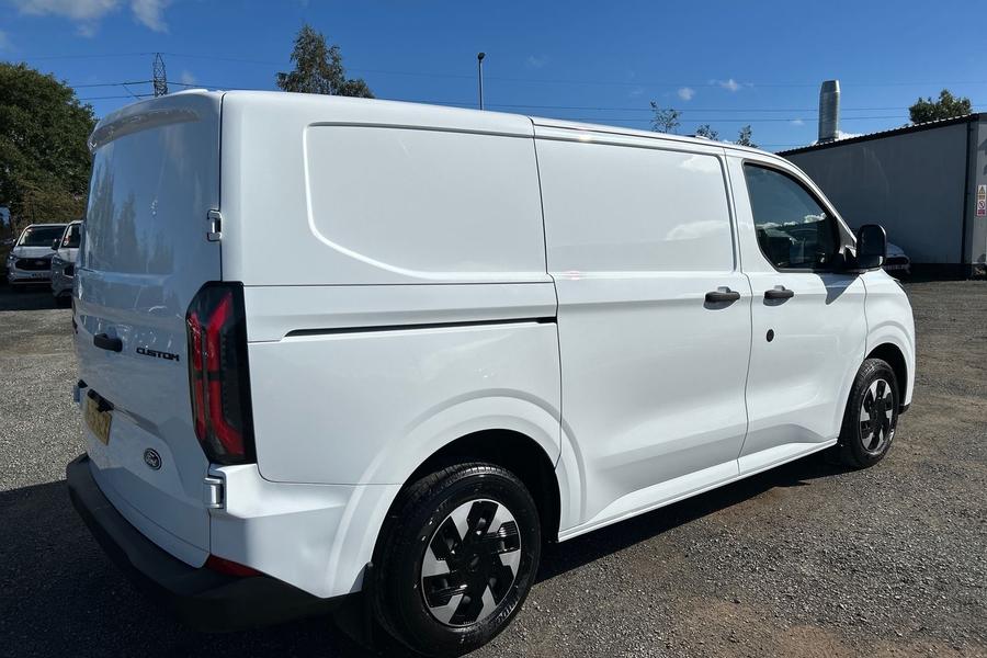 Ford E-TRANSIT CUSTOM Photo autoimg-bcb6cf46ce4e846b67cceb8e9c4c325f1e013284.jpg