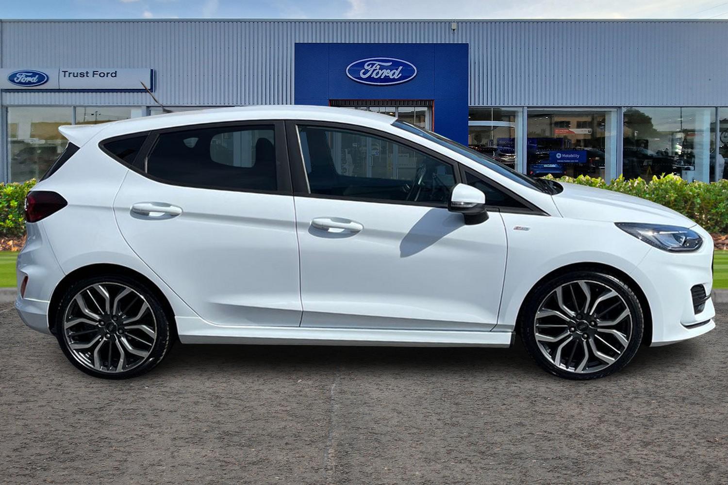Ford FIESTA Photo 2