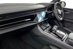AUDI Rsq8 Photo 2
