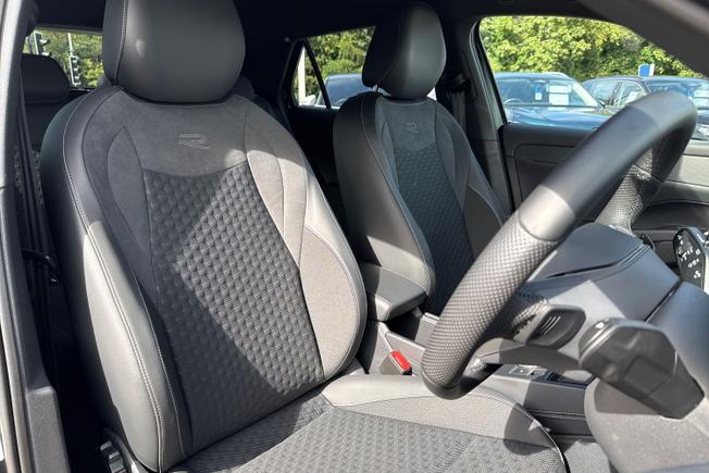 VOLKSWAGEN T-Roc Photo 26