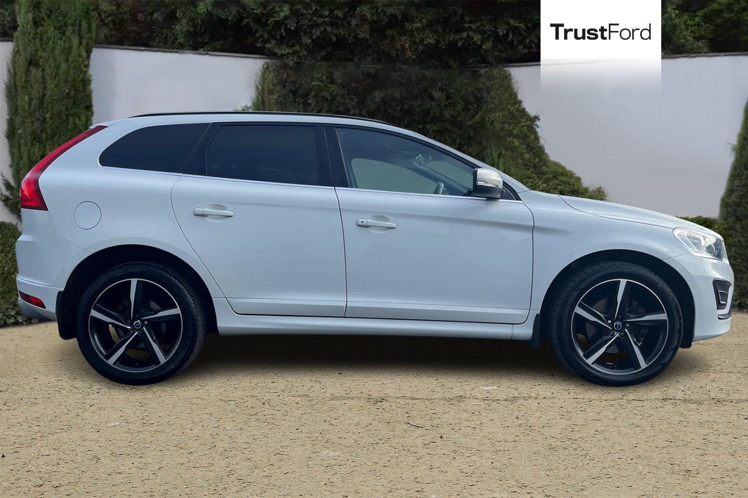 Volvo XC60 Photo 2