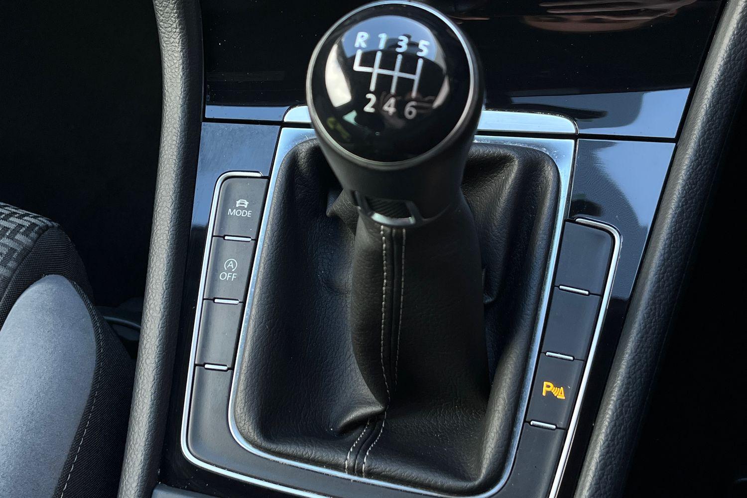 Volkswagen GOLF Photo 35