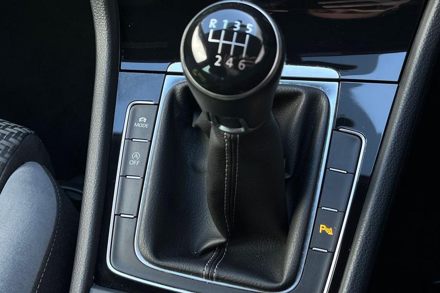 Volkswagen GOLF Photo autoimg-bcd46c7e573859a7d93f9351d7f70d1e345790fb.jpg