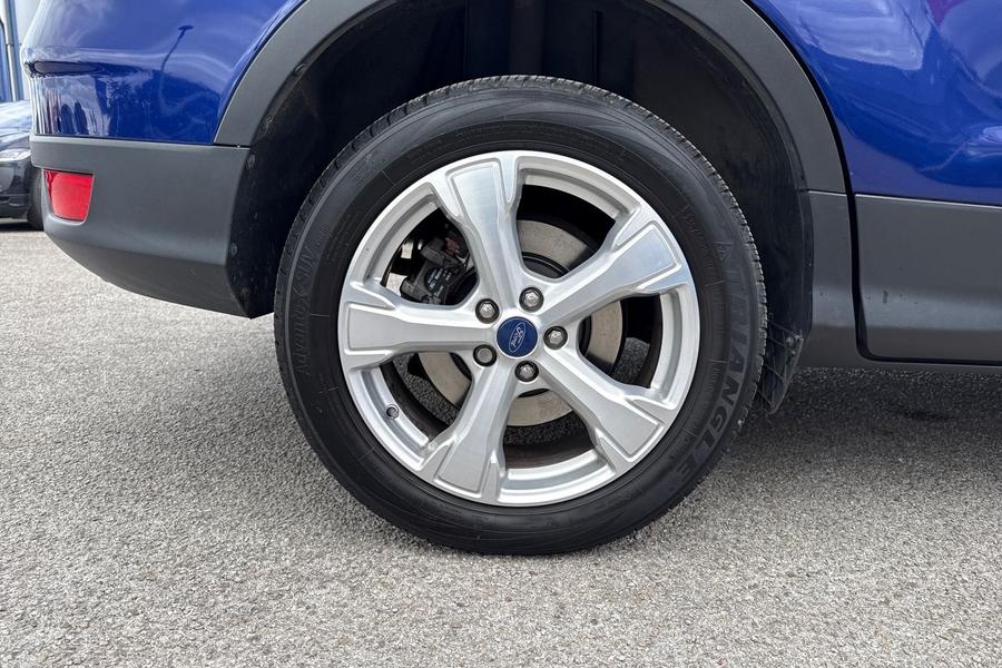 Ford KUGA Photo autoimg-bcd56cbd5c43eda14860f5a852e10e859837663b.jpg