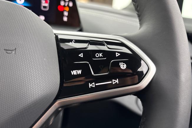 VOLKSWAGEN ID.4 Photo 17