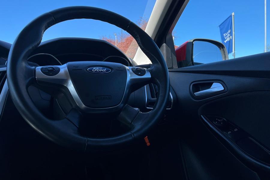 Ford Focus Photo autoimg-bce04cee3a7a2e44fee5e3f6599002884ff88150.jpg