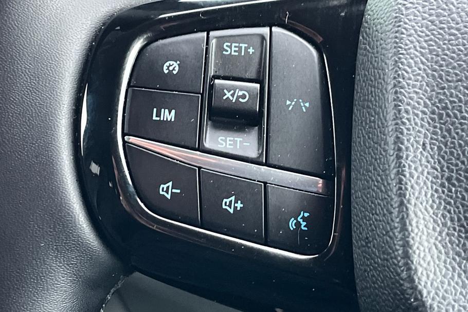 Used Ford TRANSIT CUSTOM WV25RMO 24