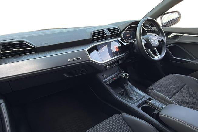 Audi Q3 Photo 2