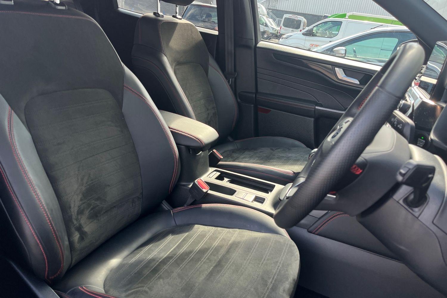 Ford KUGA Photo 16
