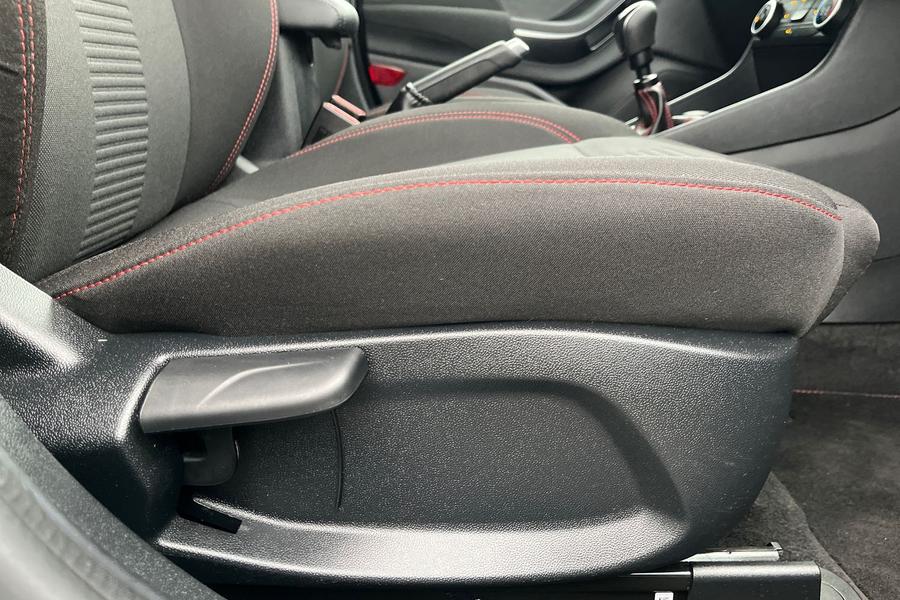 Ford FIESTA Photo autoimg-bceda1793e90223668173d8febae3f4cf65f5183.jpg