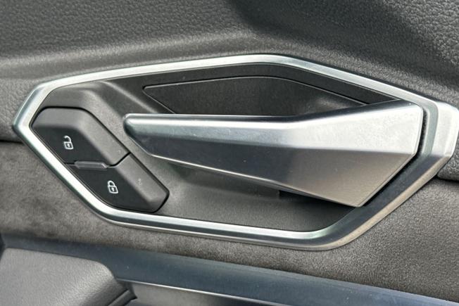 Audi e-tron Photo 32