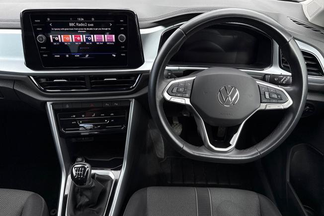 Volkswagen T-Roc Photo 11
