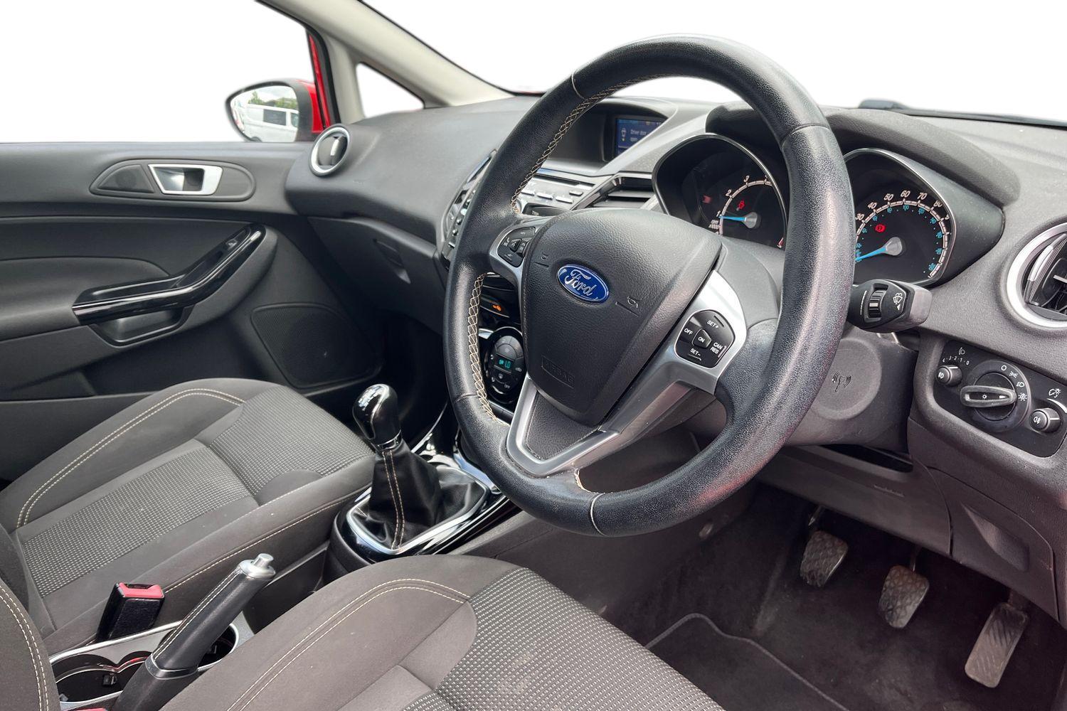 Ford FIESTA Photo 8