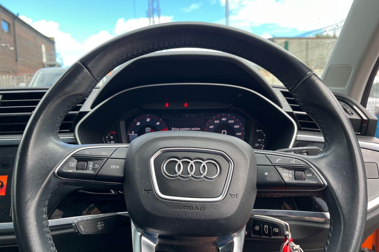 Audi Q3 Photo 11