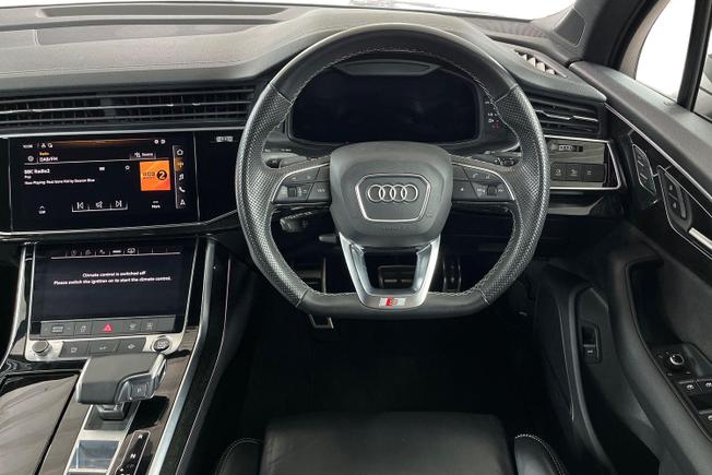 AUDI Q7 Photo 11