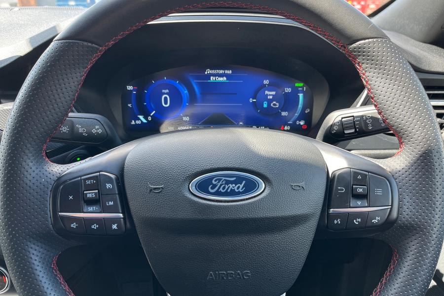 Ford KUGA Photo autoimg-bd1da122319eb5108798995341ce20ca792fd7ad.jpg