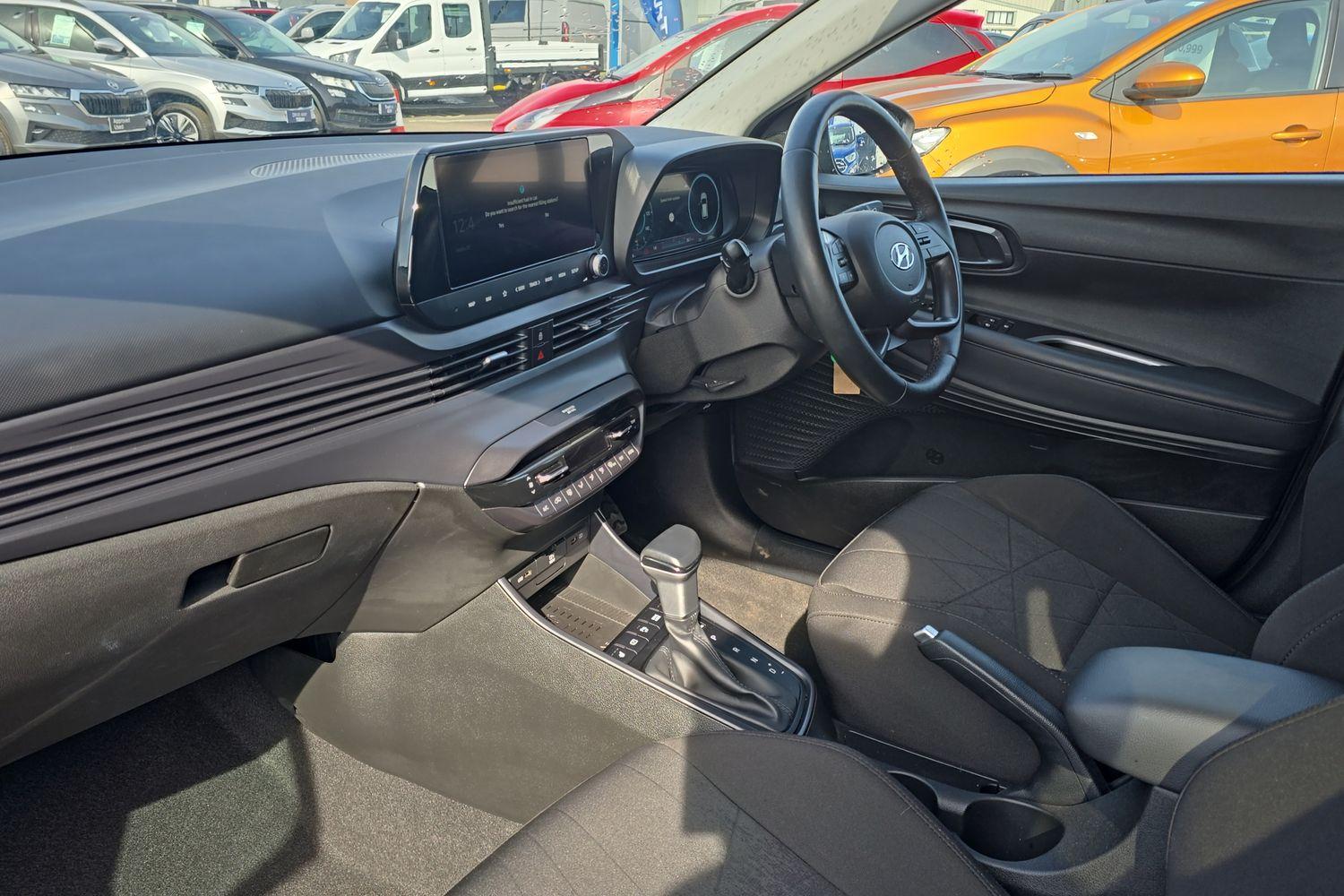 Hyundai BAYON Photo 17