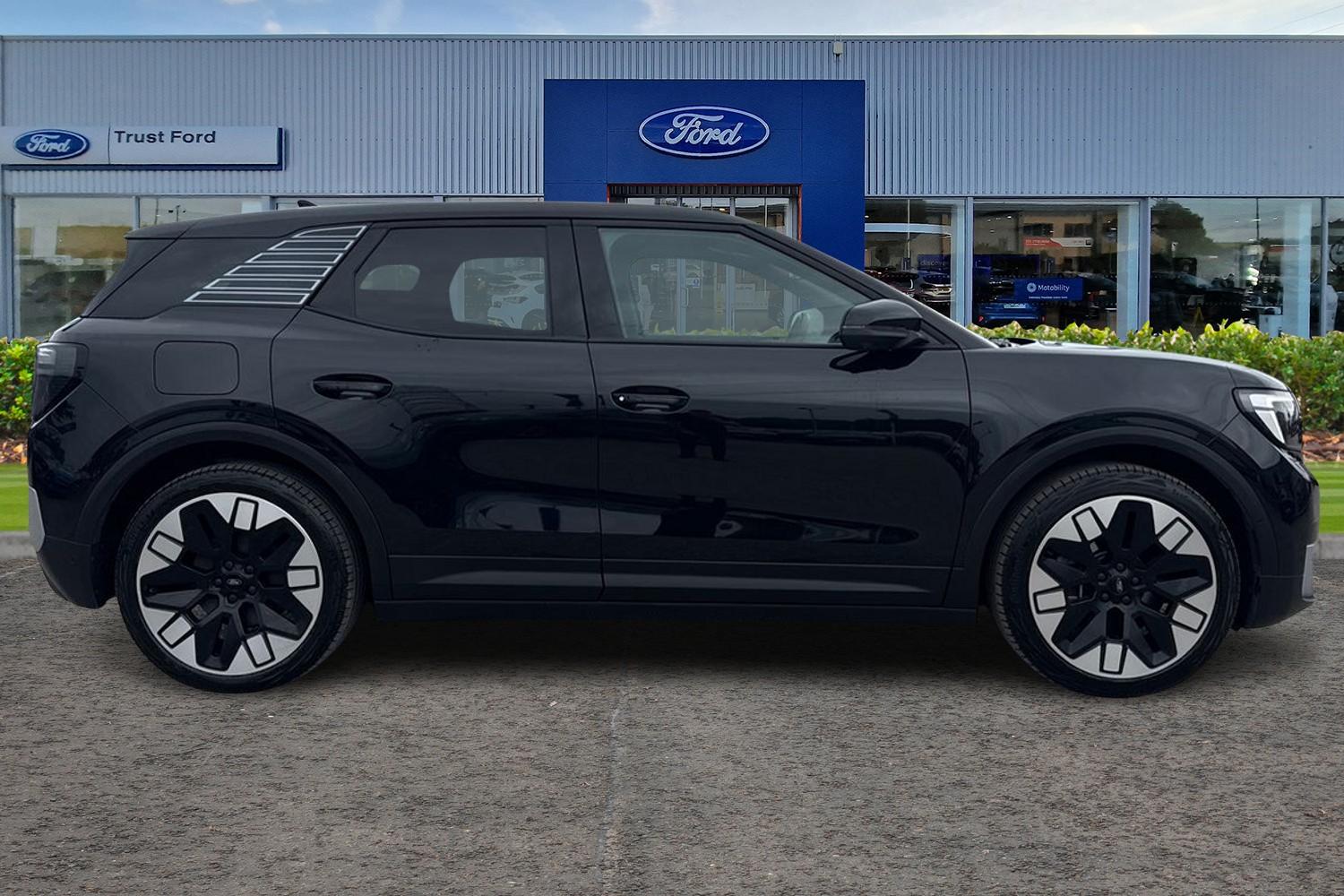 Ford Explorer Photo 2