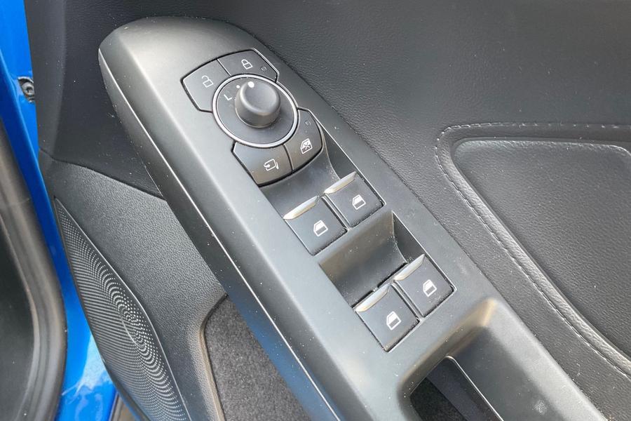 Ford FOCUS Photo autoimg-bd2cb7a9b20b7c445745f98c03940f6b82b609b0.jpg