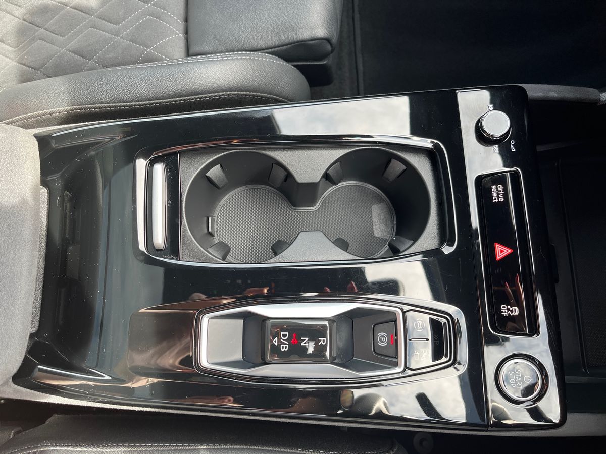 Audi Q6 e-tron Photo 39