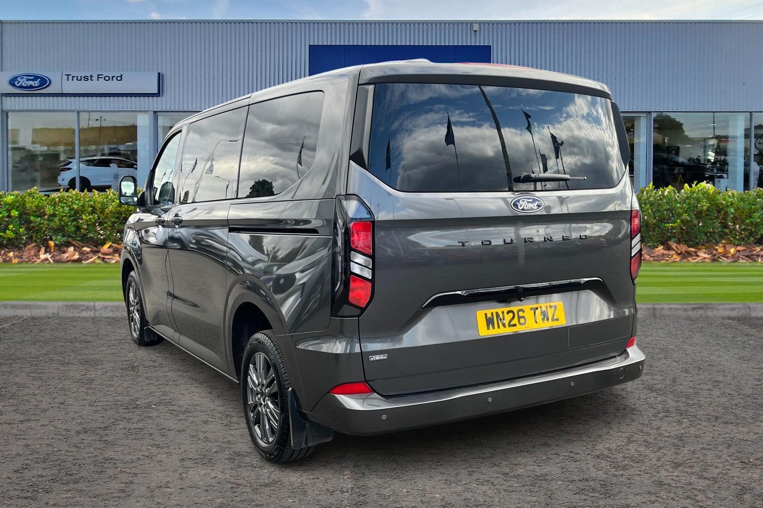Ford TOURNEO CUSTOM Photo 1