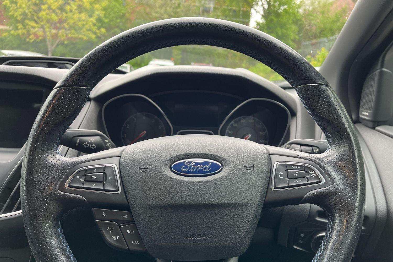 Ford Focus RS Photo 11