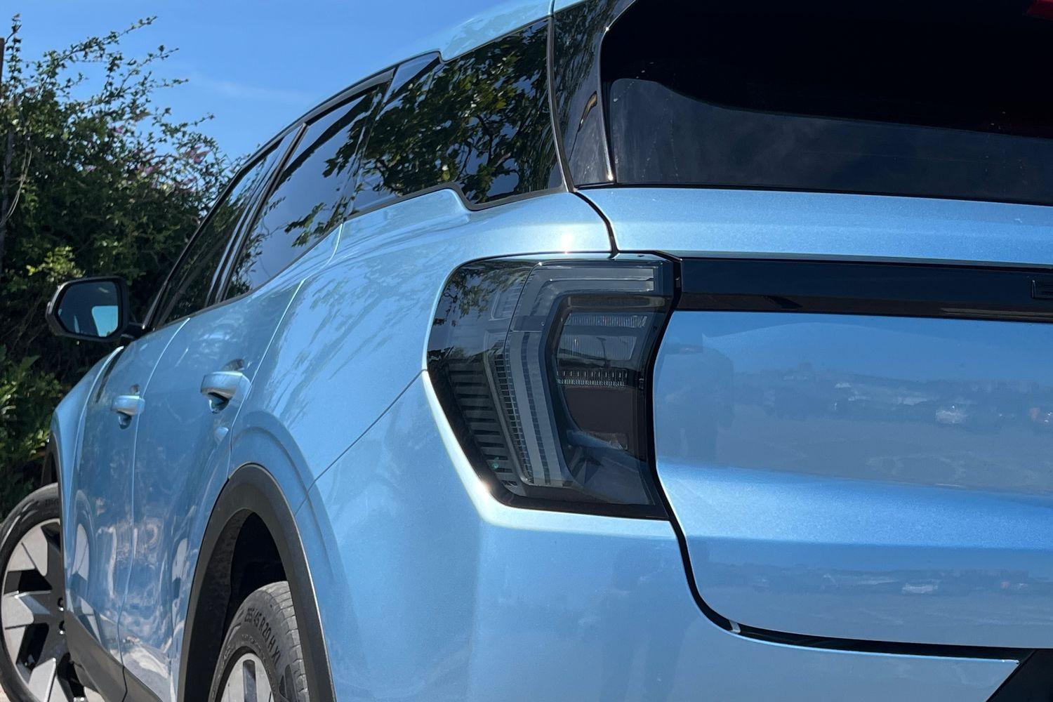 Ford Explorer Photo 29