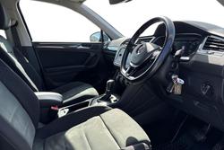 VOLKSWAGEN Tiguan Photo 2