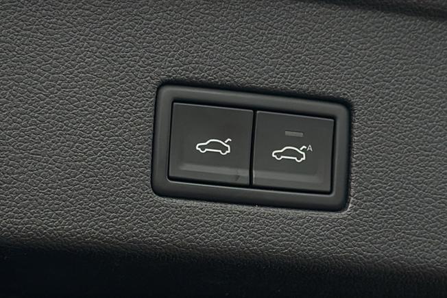 VOLKSWAGEN Touareg Photo 48