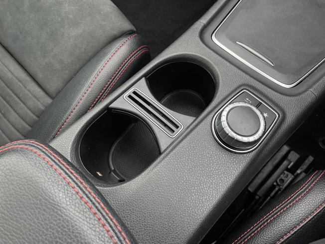 MERCEDES-BENZ GLA Photo 44