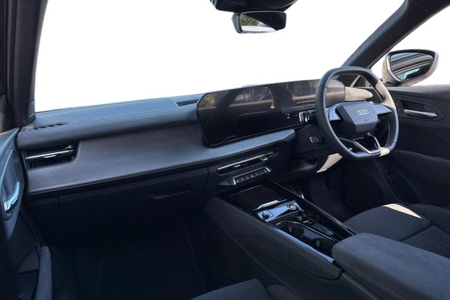 AUDI Q3 Photo 2
