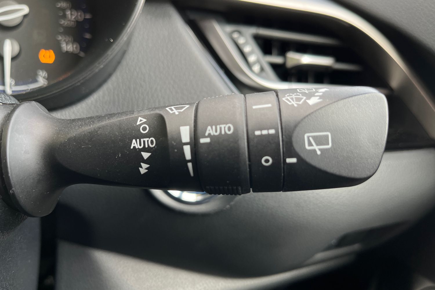 Toyota C-HR Photo 14