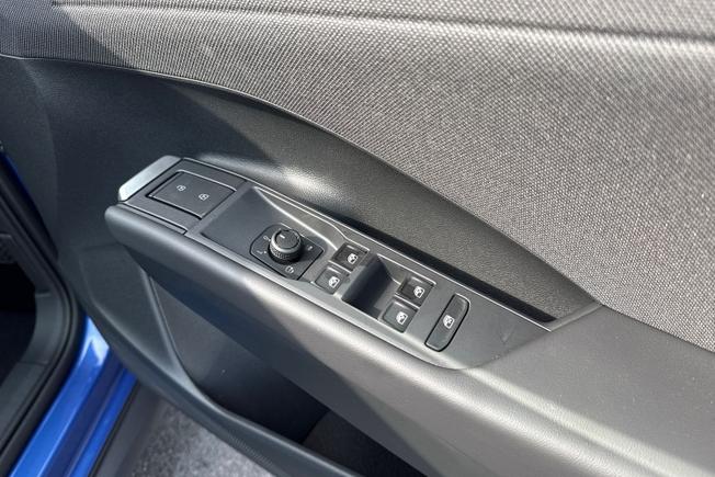 Volkswagen T-Roc Photo 25