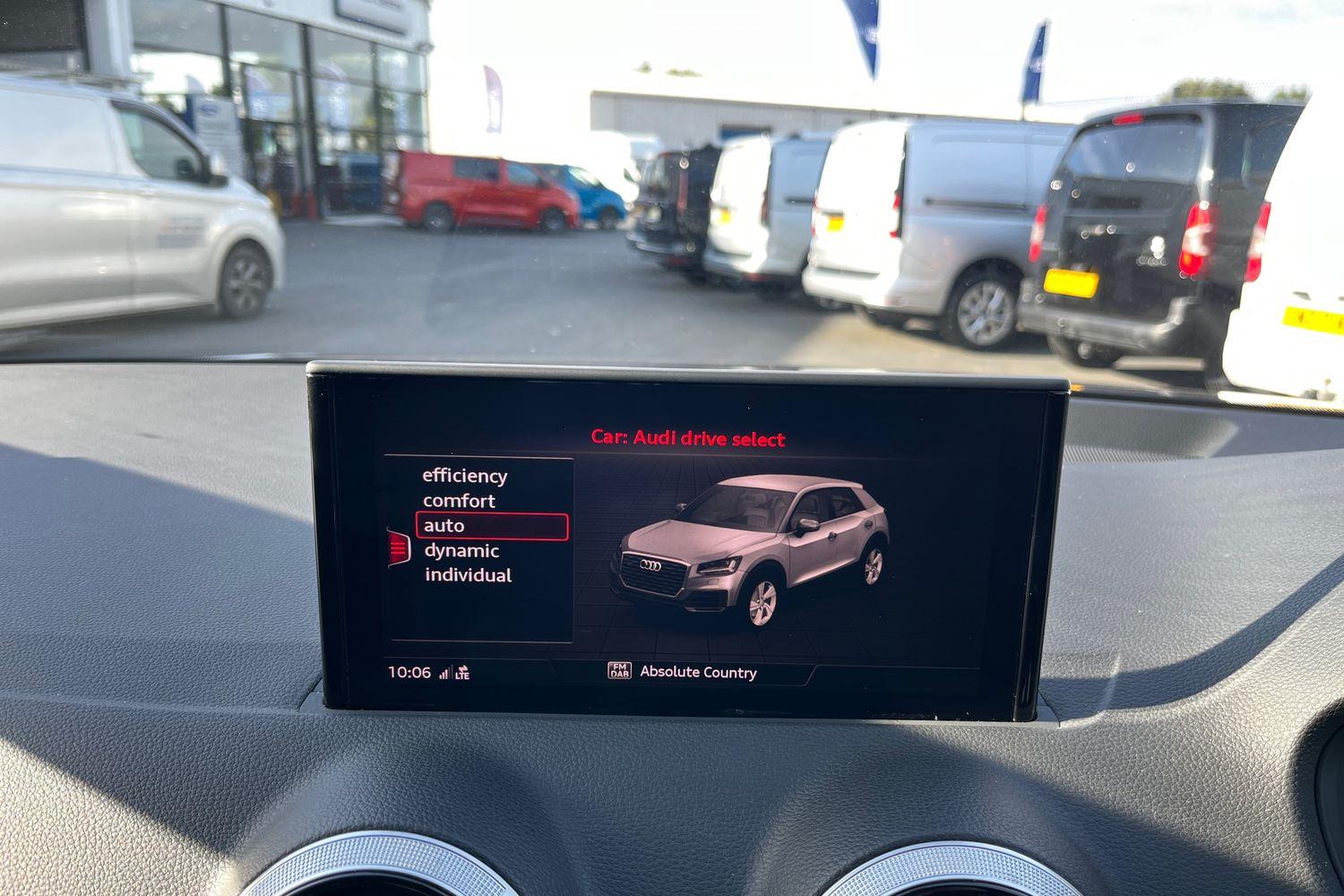 Audi Q2 Photo 36