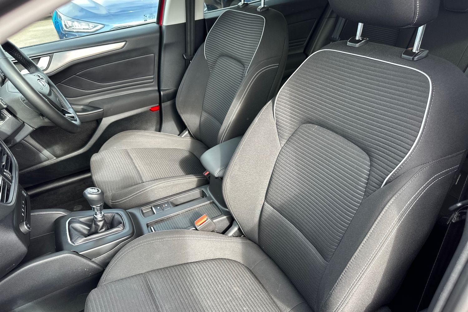 Ford FOCUS Photo 16