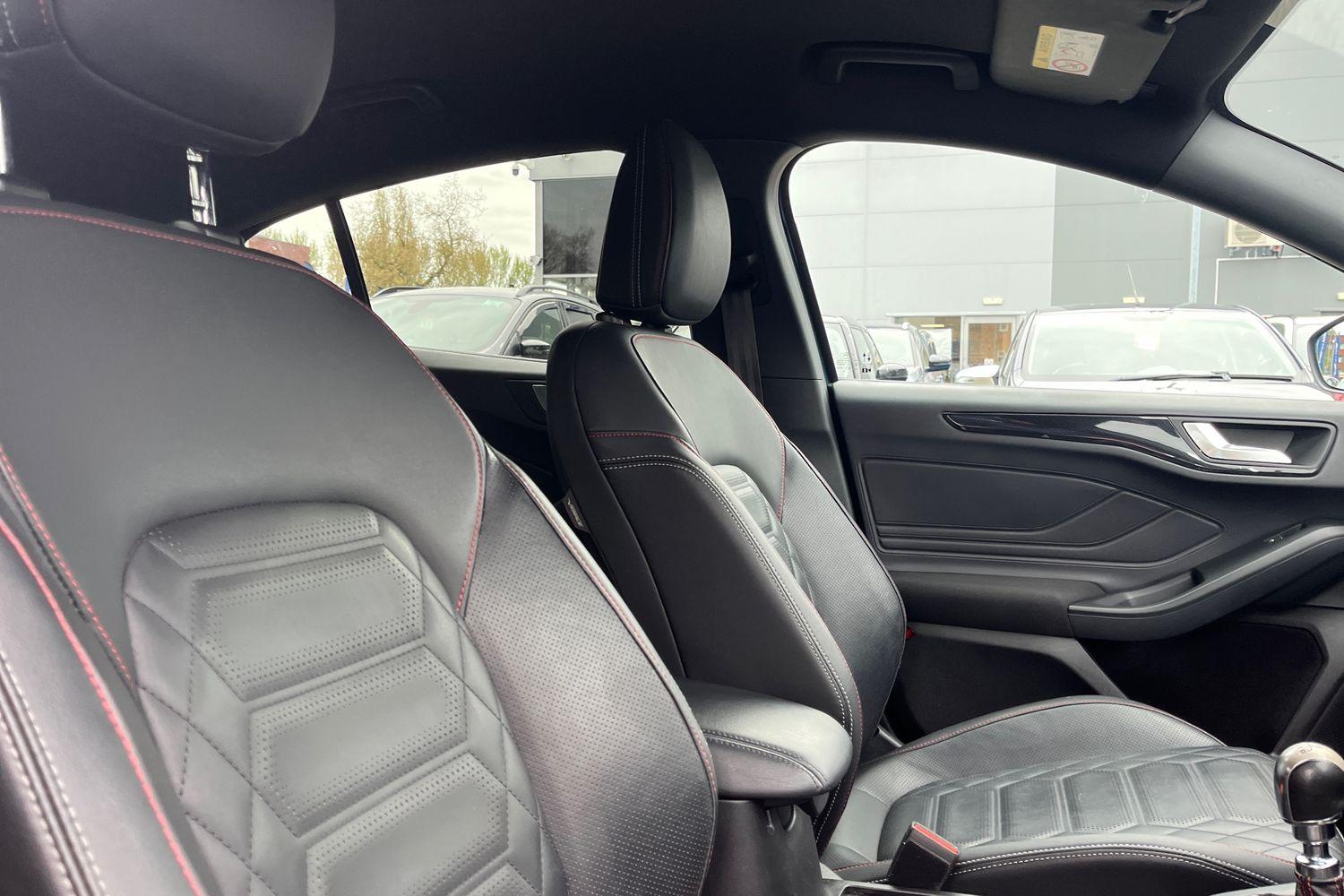 Ford FOCUS Photo 16