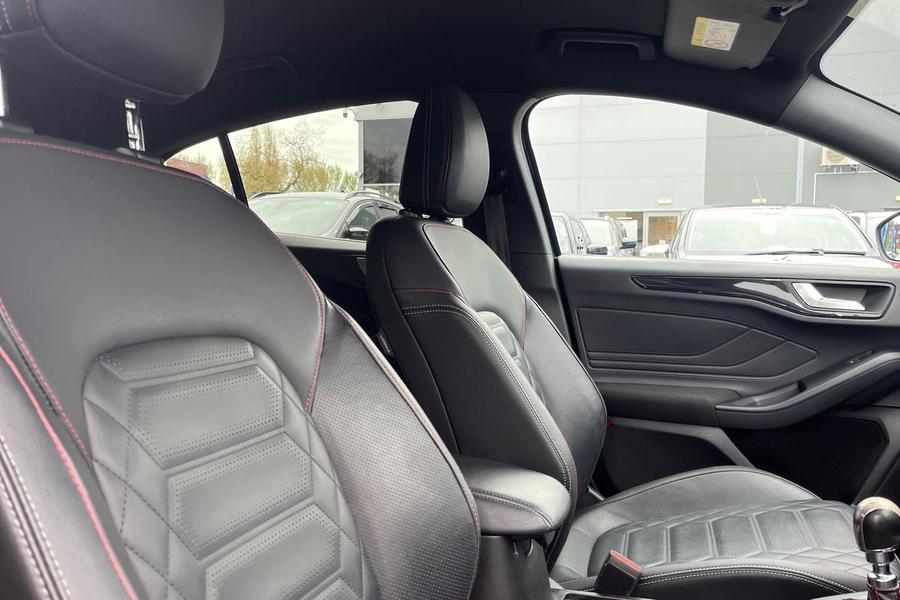 Ford FOCUS Photo autoimg-bd5247084d166c34557087dcd442ce2c83e6e9f6.jpg