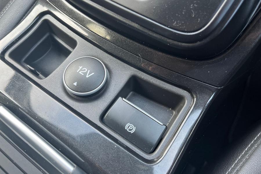 Ford KUGA Photo autoimg-bd5499e7f13093d60bc3edb8c41a796804855661.jpg