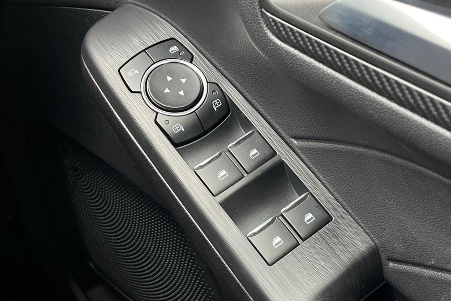 Ford Kuga Photo autoimg-bd5530258954e08663d7992cfb80113eba19f2cd.jpg