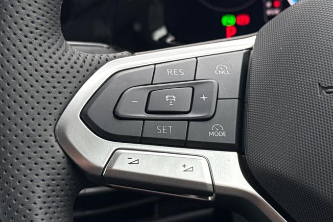 VOLKSWAGEN Golf Photo 16