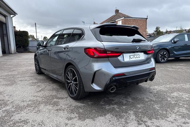 BMW 1 Series Photo 24