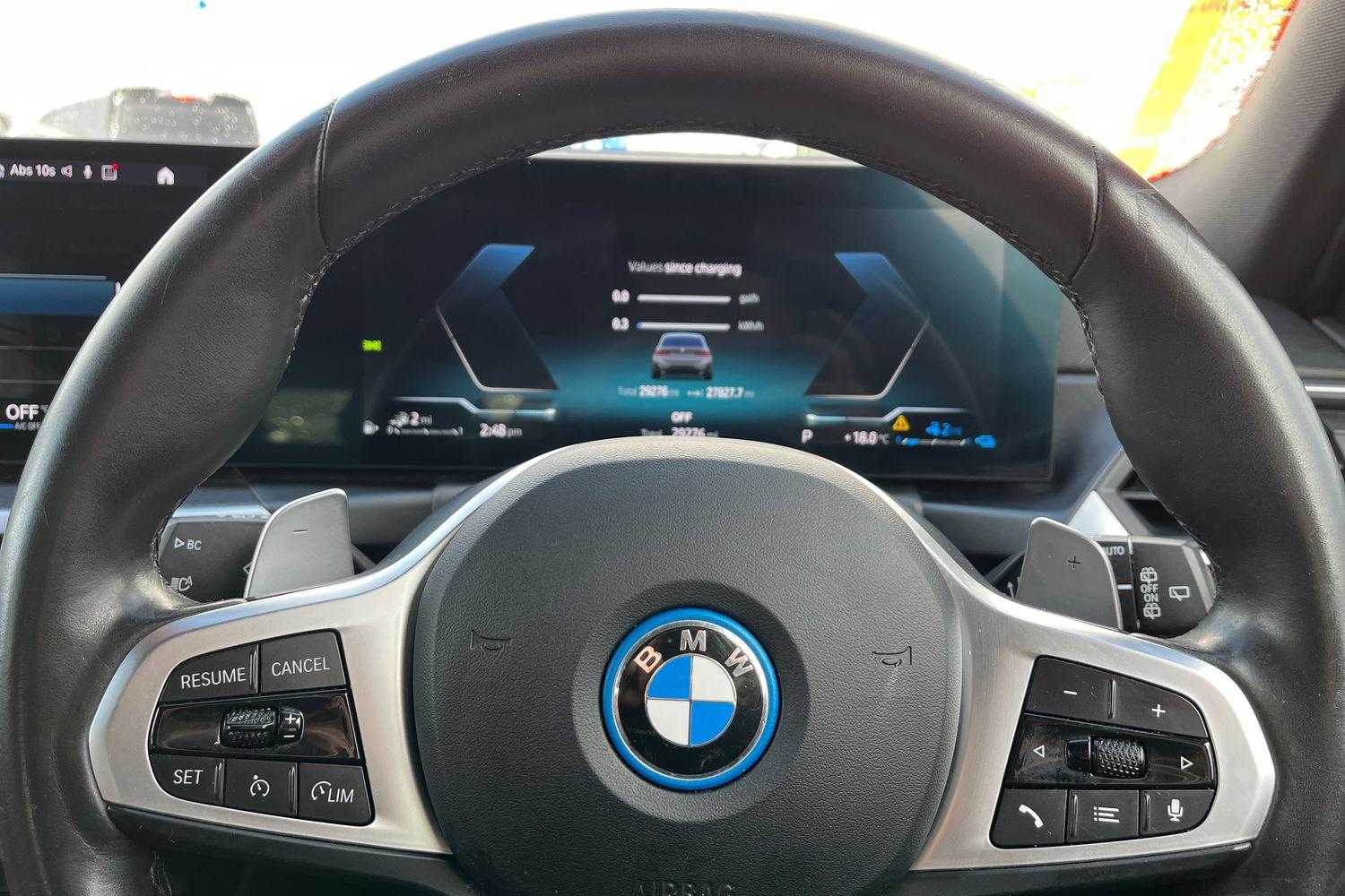 BMW 3 Series Photo 11