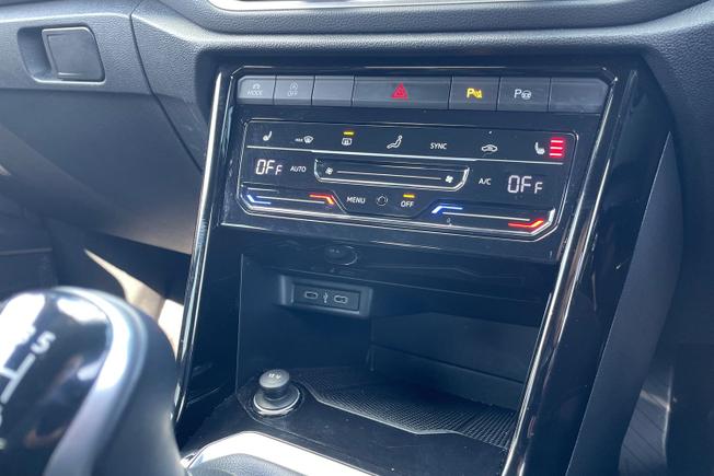 VOLKSWAGEN T-Roc Photo 25