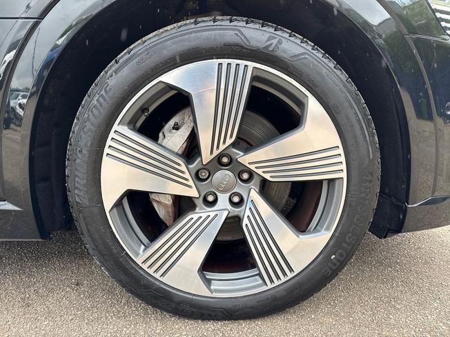 AUDI e-tron Photo 5