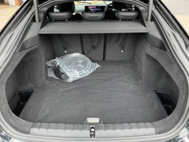 BMW I4 Photo 12