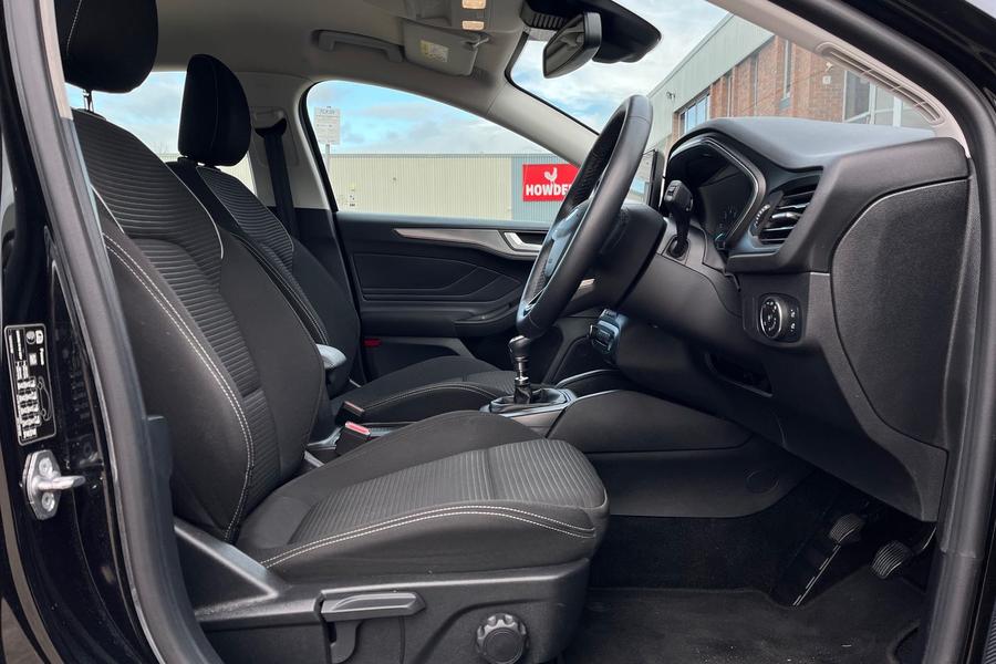 Ford FOCUS Photo autoimg-bd6738bdd8612e8cda61b6827aec51ca958186e8.jpg