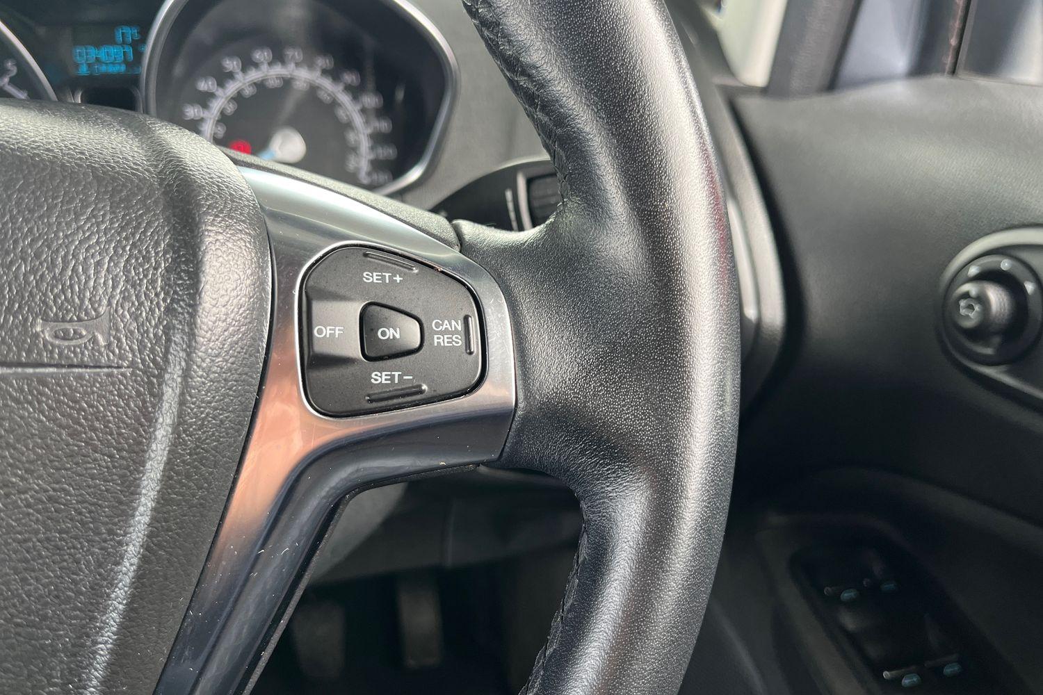 Ford EcoSport Photo 35