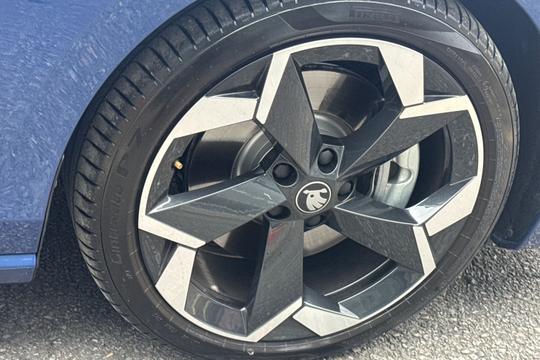 Skoda Superb Photo autoimg-bd6cc8a02490e53fef86ce56a27f880c0ae01885.jpg