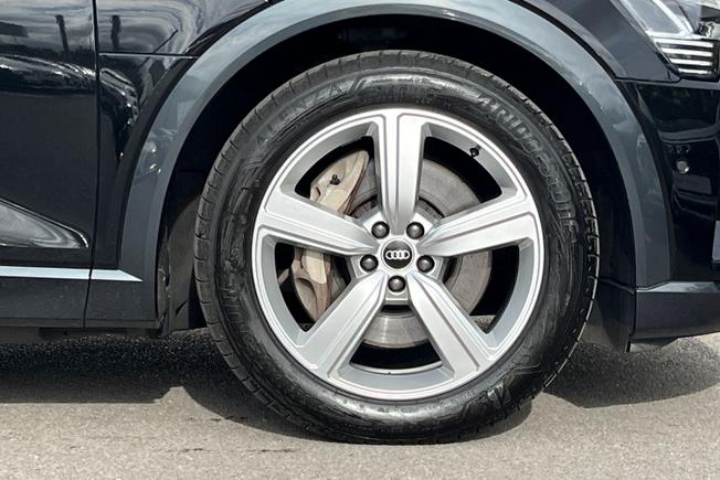 AUDI e-tron Photo 5